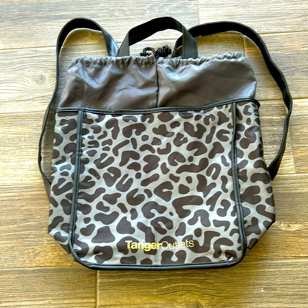 Tanger outlet back pack